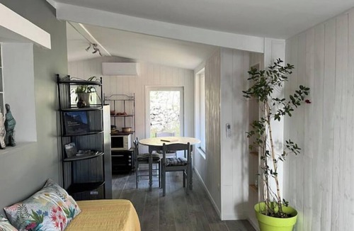 Causse-de-la-Selle Other | Elegant 34 m2 Mazet in the garrigue with Wifi and air conditioning.