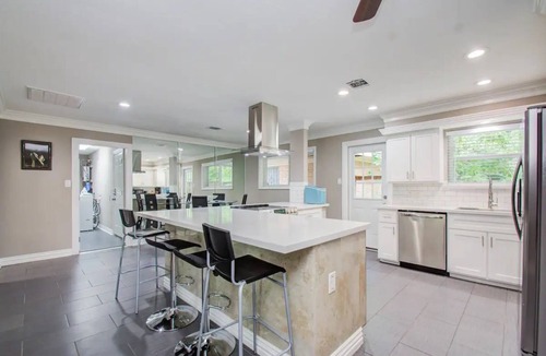 Garden Oaks House | Elegant 3BR 2BA-10 min ~ Downtown & Galleria Houston