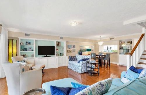 Sarasota Apartment | Elegant 3BR Coastal Townhome Near the Beach