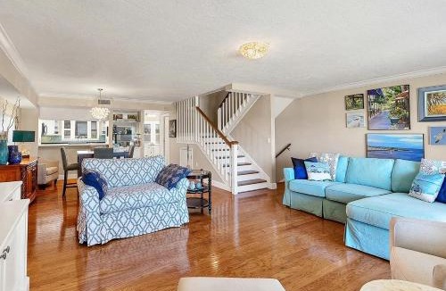 Sarasota Apartment | Elegant 3BR Coastal Townhome Near the Beach