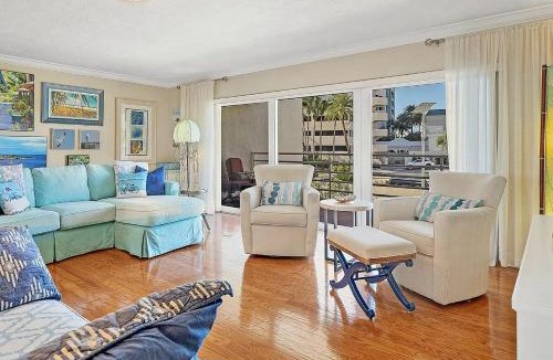 Sarasota Apartment | Elegant 3BR Coastal Townhome Near the Beach