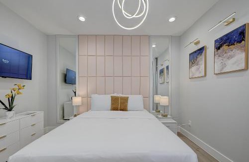 Northside Villa | Elegant 3BR Haven- Games, Luxury & Lush Garden