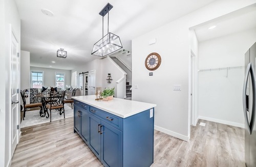 Southeast Calgary House | Elegant 3BR | King | Spruce Meadows | Fish Creek