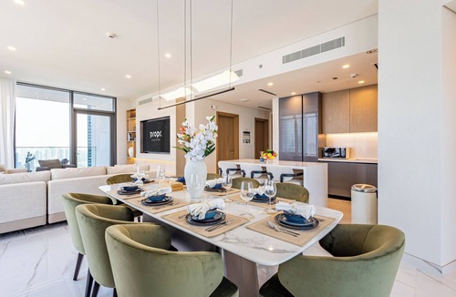 Dubai Marina Apartment | Elegant 3BR Retreat Panoramic Palm and Sea Views