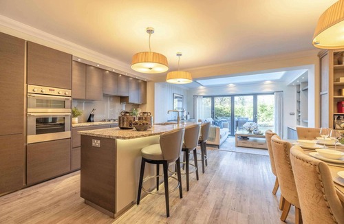 Runnymede House | Elegant 4-Bed |Private Garden |Parking By Tempstay