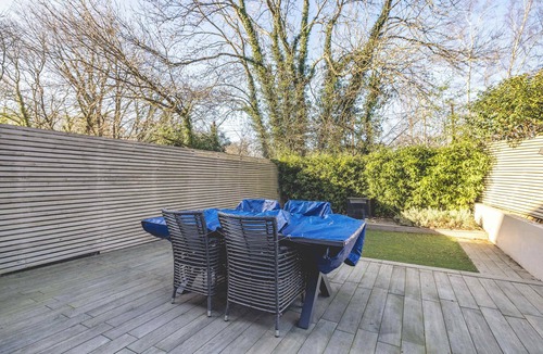 Runnymede House | Elegant 4-Bed |Private Garden |Parking By Tempstay