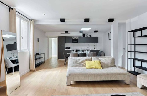 Ternes Apartment | Elegant 4 Bedroom Air Conditioned Apartment
