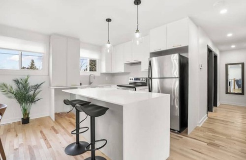 Brossard House | Elegant 4 bedroom modern house