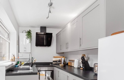 Barrow-in-Furness House | Elegant 4Bed House-FREE parking