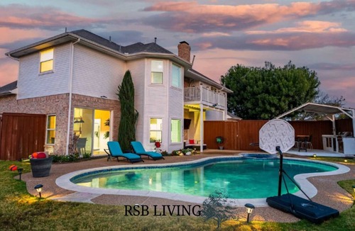 Northwest Carrollton House | Elegant 4BR/2.5B Home with Pool, Game Room & Grill
