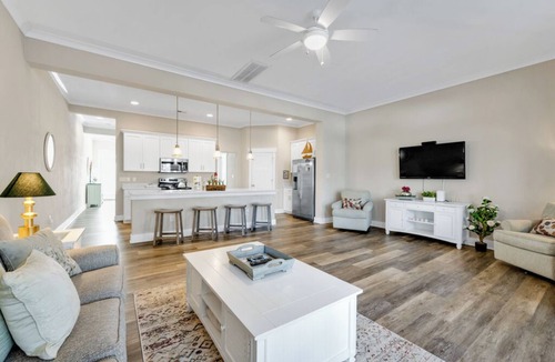 Northeast Virginia Beach Condo | Elegant 4BR/3.5BA Beachside Home – Near the Boardwalk