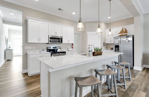 Northeast Virginia Beach Condo | Elegant 4BR/3.5BA Beachside Home – Near the Boardwalk