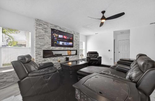 Crescent Lakes House | Elegant 4BR Luxury Home - Private Pool Disney