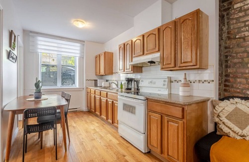 Shaughnessy Village Apartment | Elegant 4BR residence in downtown MTL