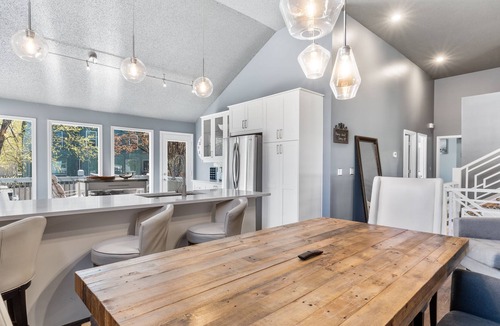 Overland Park House | Elegant 4BR with Luxurious Master Suite KSOP155609