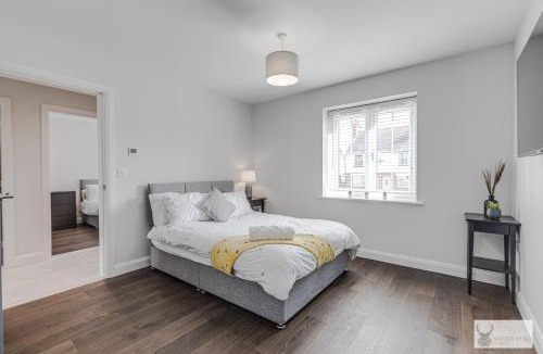 Ashby-de-la-Zouch Apartment | Elegant 5-Bed House with ample parking