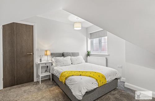 Ashby-de-la-Zouch Apartment | Elegant 5-Bed House with ample parking