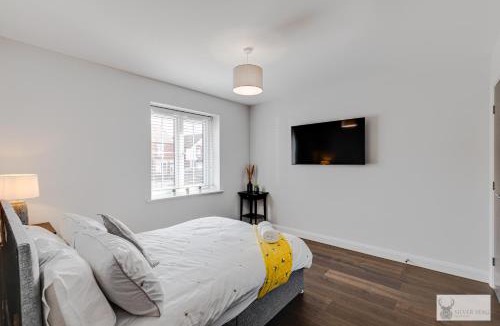 Ashby-de-la-Zouch Apartment | Elegant 5-Bed House with ample parking