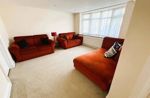 Chigwell House | Elegant 5BDR Executive Home, Chigwell