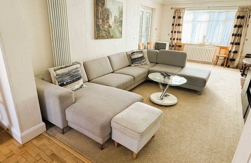 Chigwell House | Elegant 5BDR Executive Home, Chigwell