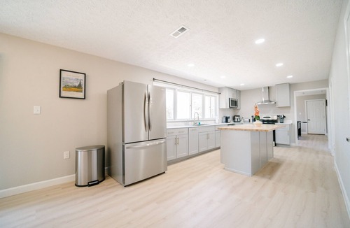 Great Falls House | Elegant 5BR/2BA | Private Parking । Great Falls