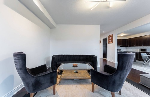 Sharon House | Elegant 5BR, 3.5WR Retreat |Spacious & Modern Stay