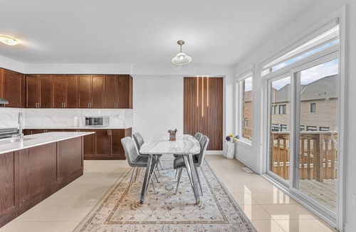 Sharon House | Elegant 5BR, 3.5WR Retreat |Spacious & Modern Stay