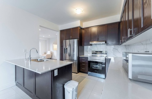 Sharon House | Elegant 5BR, 3.5WR Retreat |Spacious & Modern Stay