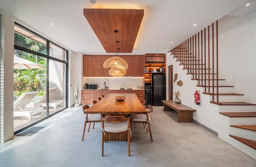 Batubelig House | Elegant 5BR Canggu Villa – 400m to Pristine Beach