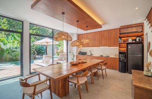 Batubelig House | Elegant 5BR Canggu Villa – 400m to Pristine Beach