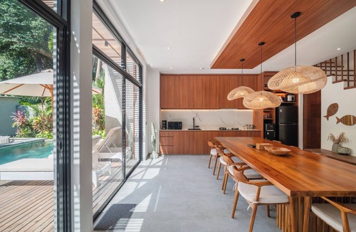 Batubelig House | Elegant 5BR Canggu Villa – 400m to Pristine Beach