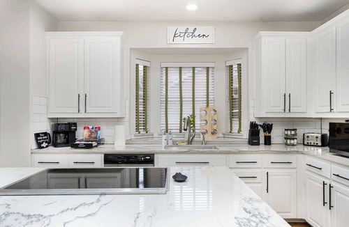 Allen House | Elegant 5BR Estate PoolOasis PingPong Sleeps 22 EV