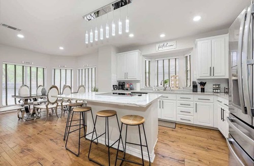 Allen House | Elegant 5BR Estate PoolOasis PingPong Sleeps 22 EV