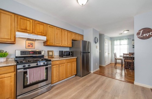 Newark Apartment | ♥ Elegant 5BR Newark Stay Near NYC, EWR & Free Parking