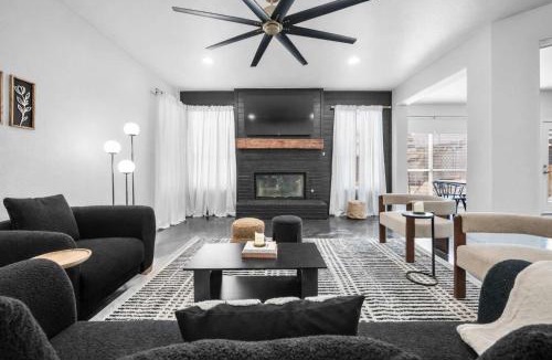 Keller House | Elegant 5BR Pool House with Cinema Fire Pit and Games