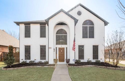 Keller House | Elegant 5BR Pool House with Cinema Fire Pit and Games