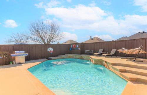 Mesquite Villa | Elegant 5BR Retreat w Private Pool & Game Room