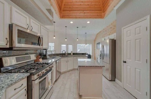 Mesquite House | Elegant 5BR Retreat w/Private Pool & Game Room