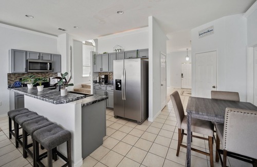 Marbella House | Elegant 5BR Villa with Private Pool by RedAwning