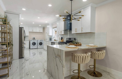 Mid City Apartment | Elegant 5BR Walkable Retreat with BBQ Grill