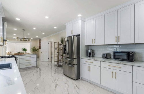 Mid City Apartment | Elegant 5BR Walkable Retreat with BBQ Grill