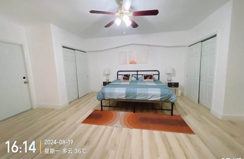 Woodstone Ski Chalet | Elegant 6-Bedroom Retreat in San Antonio