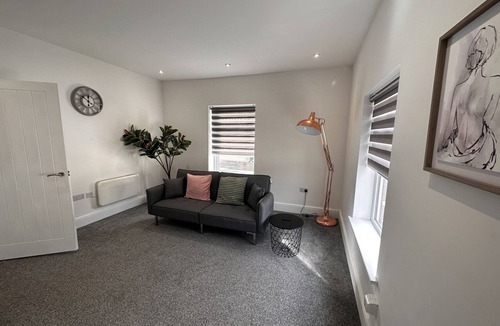 Burton on Trent House | Elegant 6 sleeper apartment ideally located