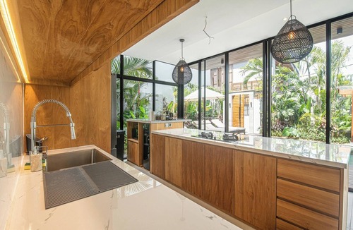 Batubelig Villa | Elegant 6BR Canggu Retreat Just 400m to the Ocean