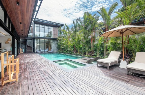Batubelig Villa | Elegant 6BR Canggu Villa – Steps from the Ocean