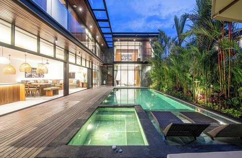 Batubelig Villa | Elegant 6BR Canggu Villa – Steps from the Ocean