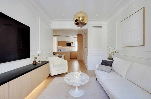Quartier de la Plaine-de-Monceaux Apartment | Elegant A/C Apt 2BR/6P – Paris 17th/Monceau