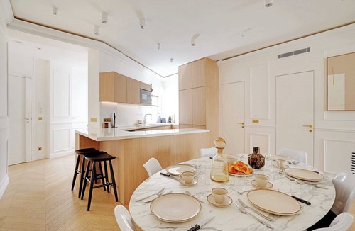 Quartier de la Plaine-de-Monceaux Apartment | Elegant A/C Apt 2BR/6P – Paris 17th/Monceau
