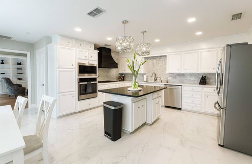 Lubbock House | Elegant Acre Estate 7 Bedrooms