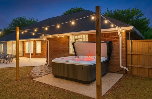 Lubbock House | Elegant Acre Estate 7 Bedrooms